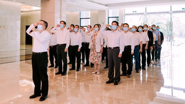 香港六合彩预测专家
组织党员干部参观省反腐倡廉教育基地_600.jpg